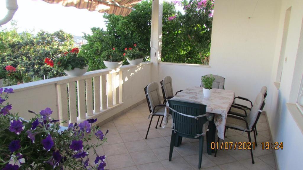 Apartment Tomy Trogir Buitenkant foto