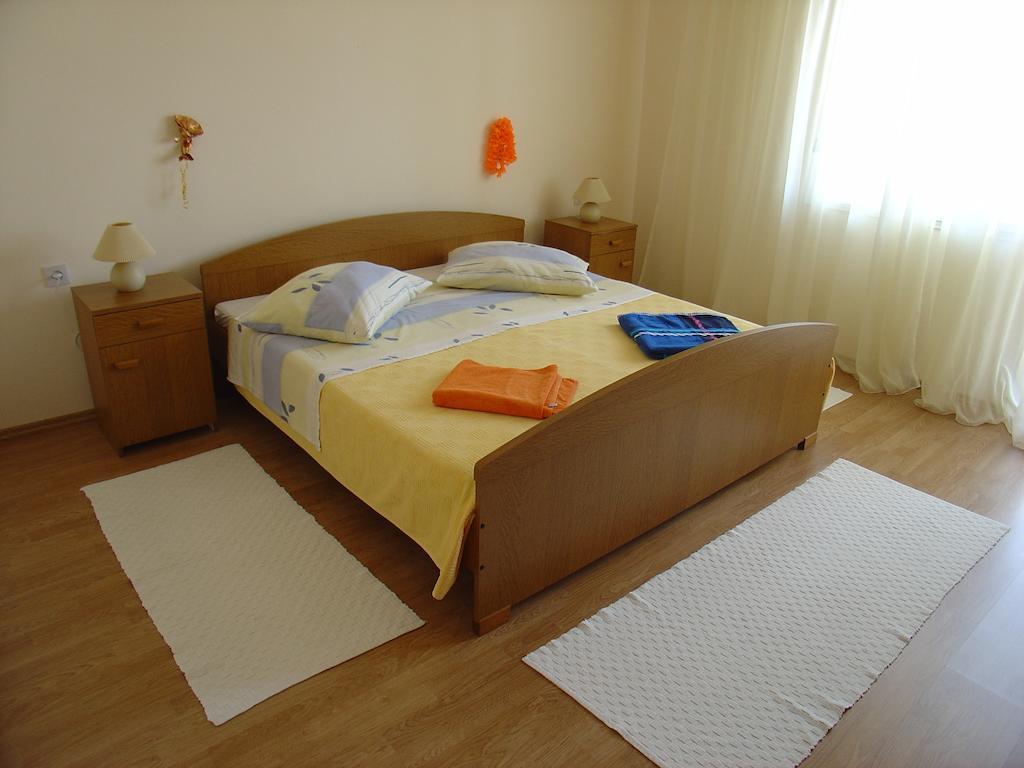 Apartment Tomy Trogir Buitenkant foto